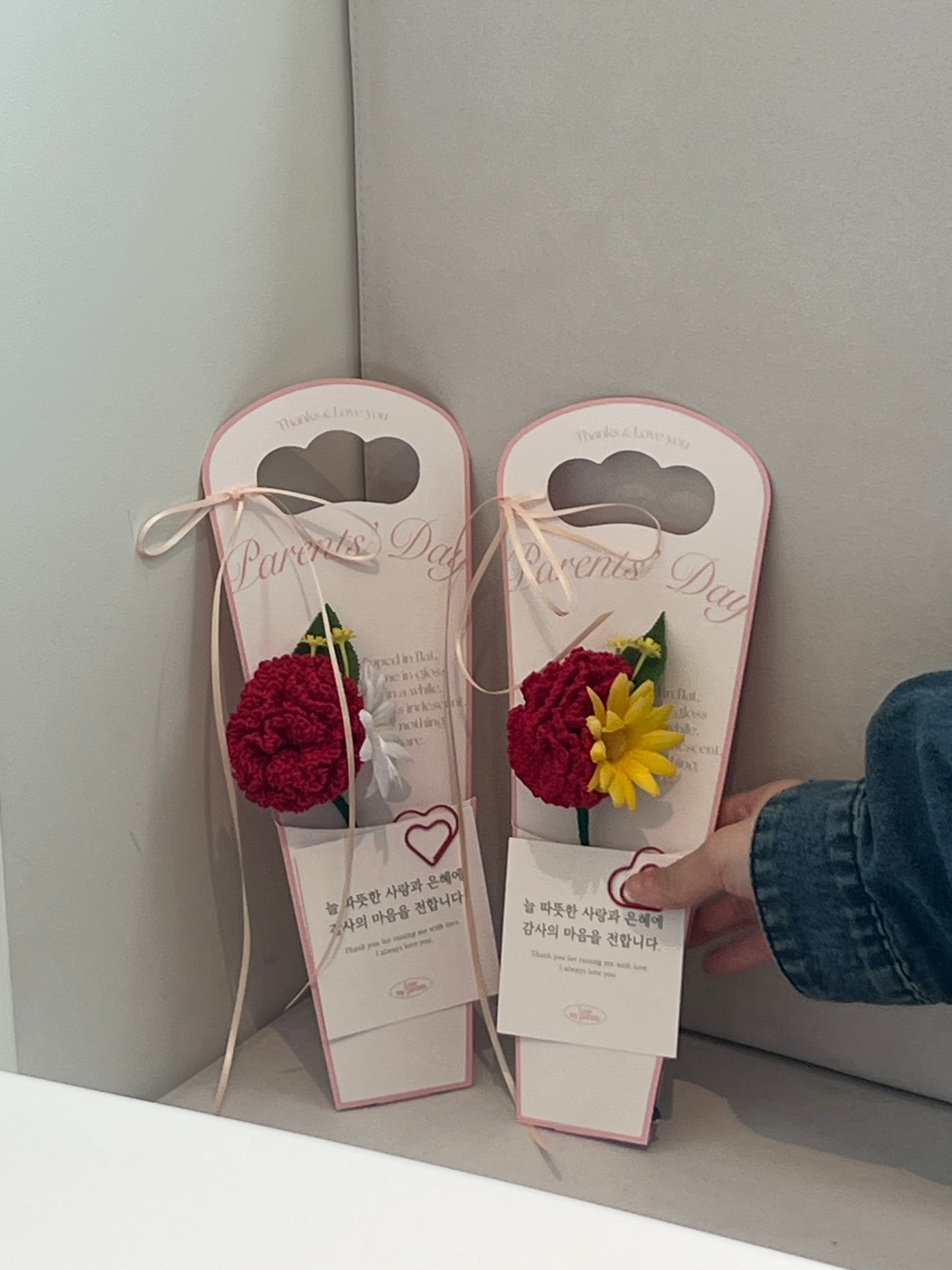 knityoon]어버이날 뜨개 카네이션 한송이(캐리어포함) 가정의달