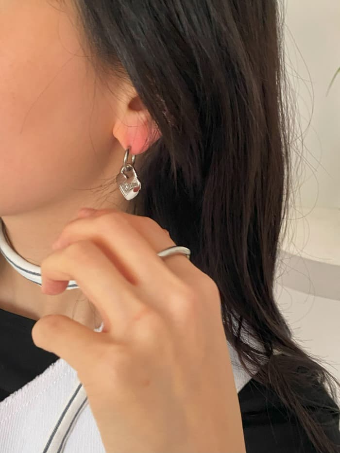 [NUE] 원큐빅빅하트링귀걸이 (stainless steel)