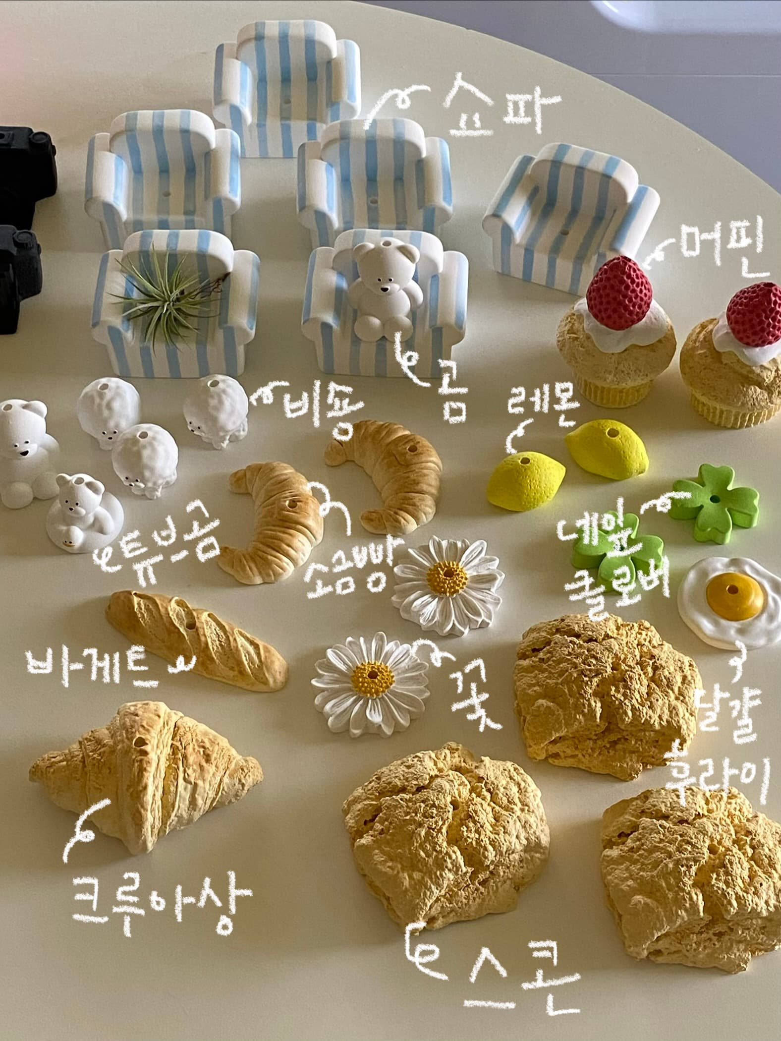 소금빵 바게트 크루아상 스콘 레몬 달걀후라이 곰돌이 강아지 등 인센스홀더 모음