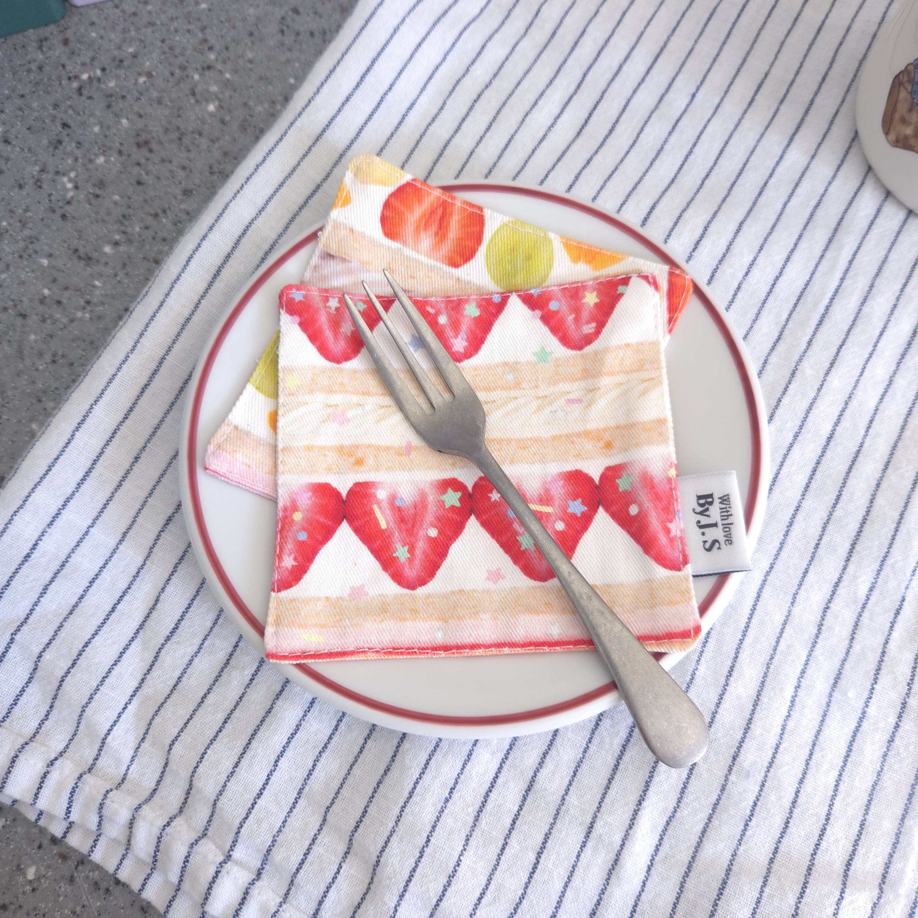[바이제이에스] 딸기🍓후르츠 케이크 티코스터 2종